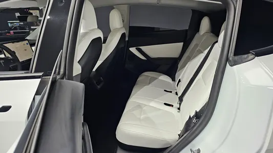 Tesla Y AWD 2022 12