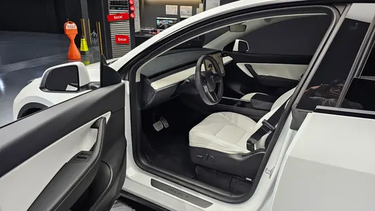 Tesla Y AWD 2022 10