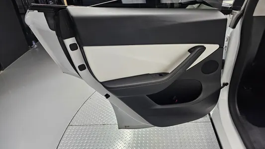 Tesla Y AWD 2022 26