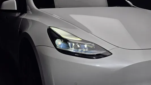 Tesla Y AWD 2022 23