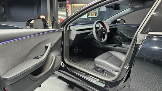Tesla 3 RWD 2025 10