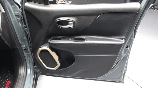 Jeep 레니게이드 2.0 AWD 2016 24