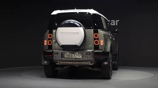 Land Rover (L663) 110 P300 X- SE 2021 4