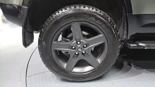 Land Rover (L663) 110 P300 X- SE 2021 5