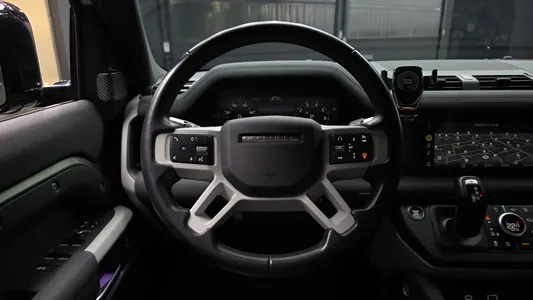 Land Rover (L663) 110 P300 X- SE 2021 13