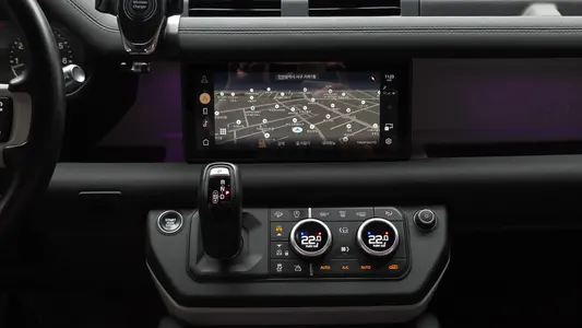 Land Rover (L663) 110 P300 X- SE 2021 14