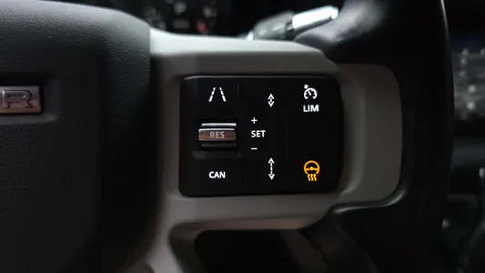 Land Rover (L663) 110 P300 X- SE 2021 16
