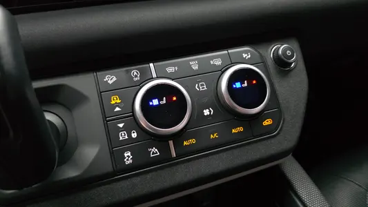 Land Rover (L663) 110 P300 X- SE 2021 19