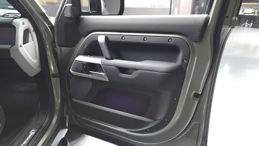 Land Rover (L663) 110 P300 X- SE 2021 24