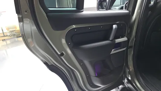Land Rover (L663) 110 P300 X- SE 2021 25