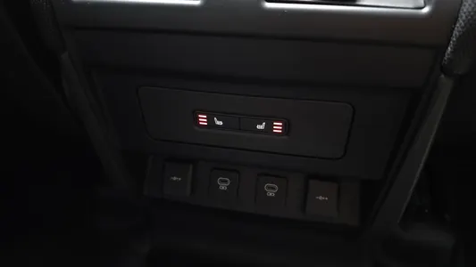 Land Rover (L663) 110 P300 X- SE 2021 28