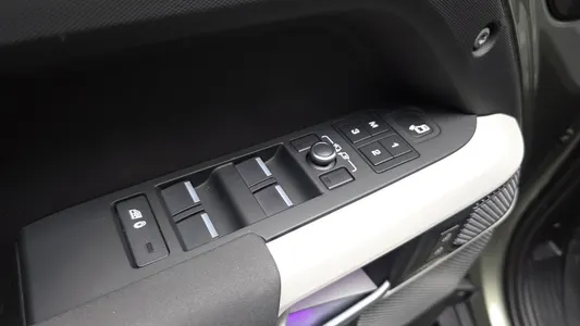 Land Rover (L663) 110 P300 X- SE 2021 29