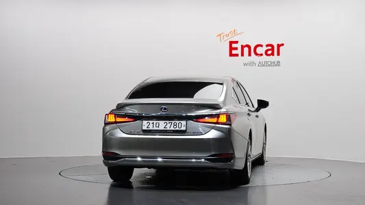 Lexus ES300h 7 2018 4