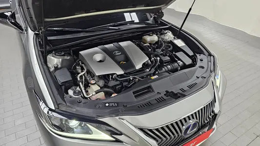 Lexus ES300h 7 2018 6