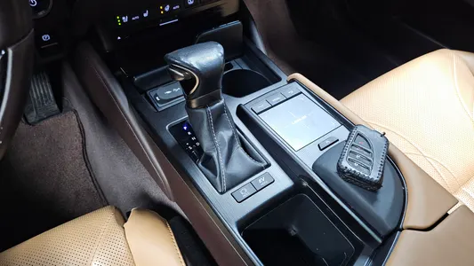 Lexus ES300h 7 2018 9