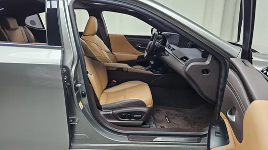 Lexus ES300h 7 2018 11
