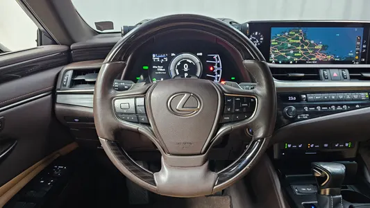 Lexus ES300h 7 2018 13