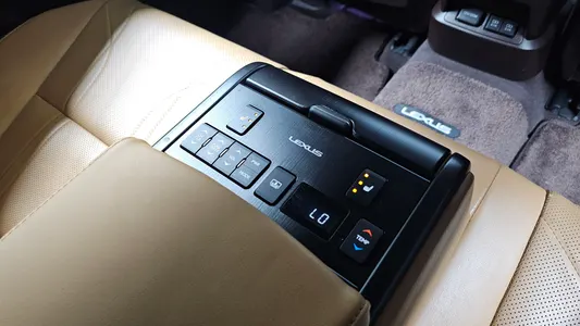 Lexus ES300h 7 2018 18