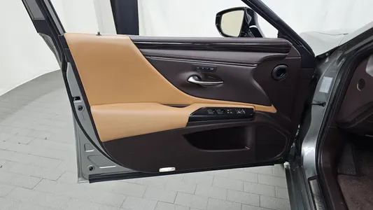 Lexus ES300h 7 2018 24