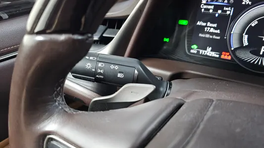 Lexus ES300h 7 2018 28