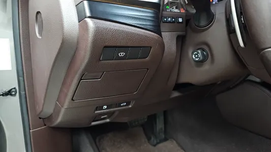 Lexus ES300h 7 2018 30
