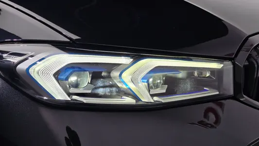 BMW 3 Series (G20) 320i M 2024 22