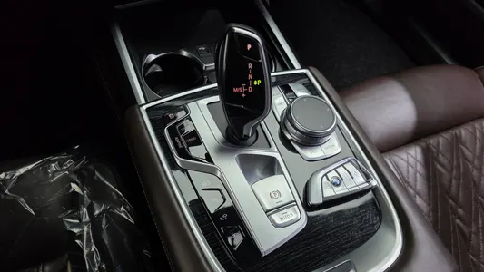 BMW 7 Series (G11) 745e i M 2020 9