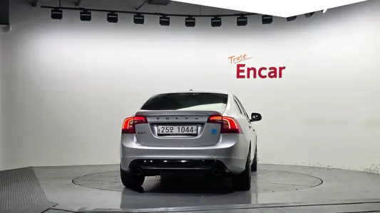 Volvo S60 2017 4