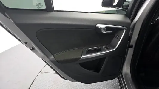 Volvo S60 2017 25
