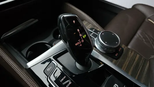BMW 5 Series (G30) 520d M 2017 9
