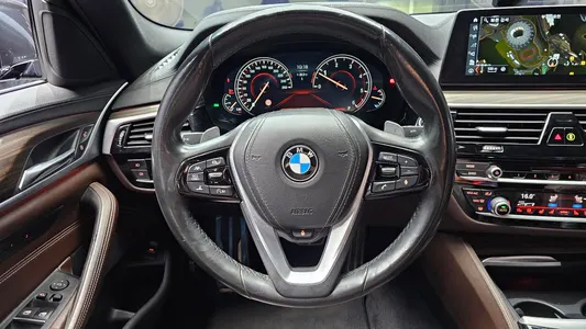 BMW 5 Series (G30) 520d M 2017 13