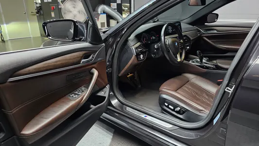 BMW 5 Series (G30) 520d M 2017 10