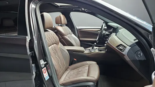 BMW 5 Series (G30) 520d M 2017 26