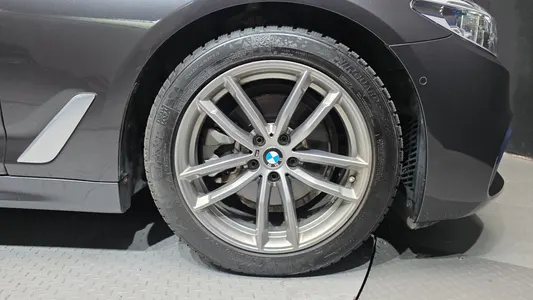 BMW 5 Series (G30) 520d M 2017 21