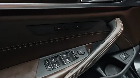 BMW 5 Series (G30) 520d M 2017 28
