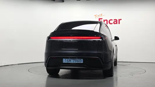 Tesla Y L AWD 2026 4