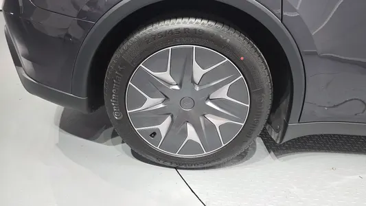 Tesla Y L AWD 2026 5