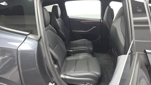 Tesla Y L AWD 2026 11