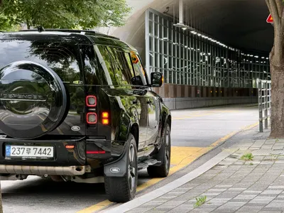 Land Rover (L663) 110 P400 X 2023 8