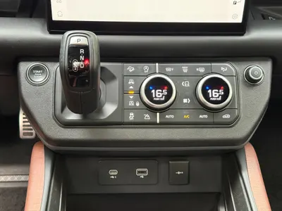 Land Rover (L663) 110 P400 X 2023 13