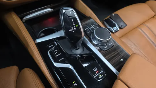 BMW 5 Series (G30) 520i M 2020 9