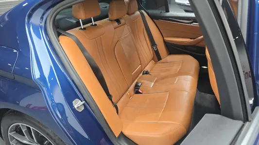 BMW 5 Series (G30) 520i M 2020 12