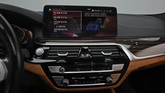 BMW 5 Series (G30) 520i M 2020 14