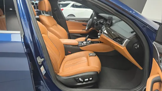 BMW 5 Series (G30) 520i M 2020 26