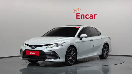Toyota (XV70) 2.5 XLE 2024
