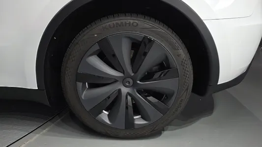 Tesla Y RWD 2023 21