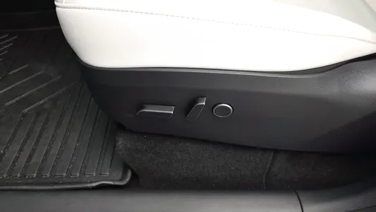 Tesla Y RWD 2023 31