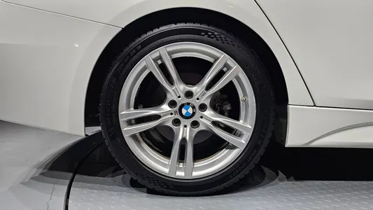 BMW 3 Series (F30) 330i M 2018 4