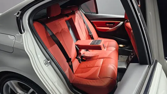 BMW 3 Series (F30) 330i M 2018 10