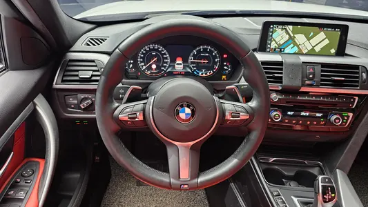 BMW 3 Series (F30) 330i M 2018 12